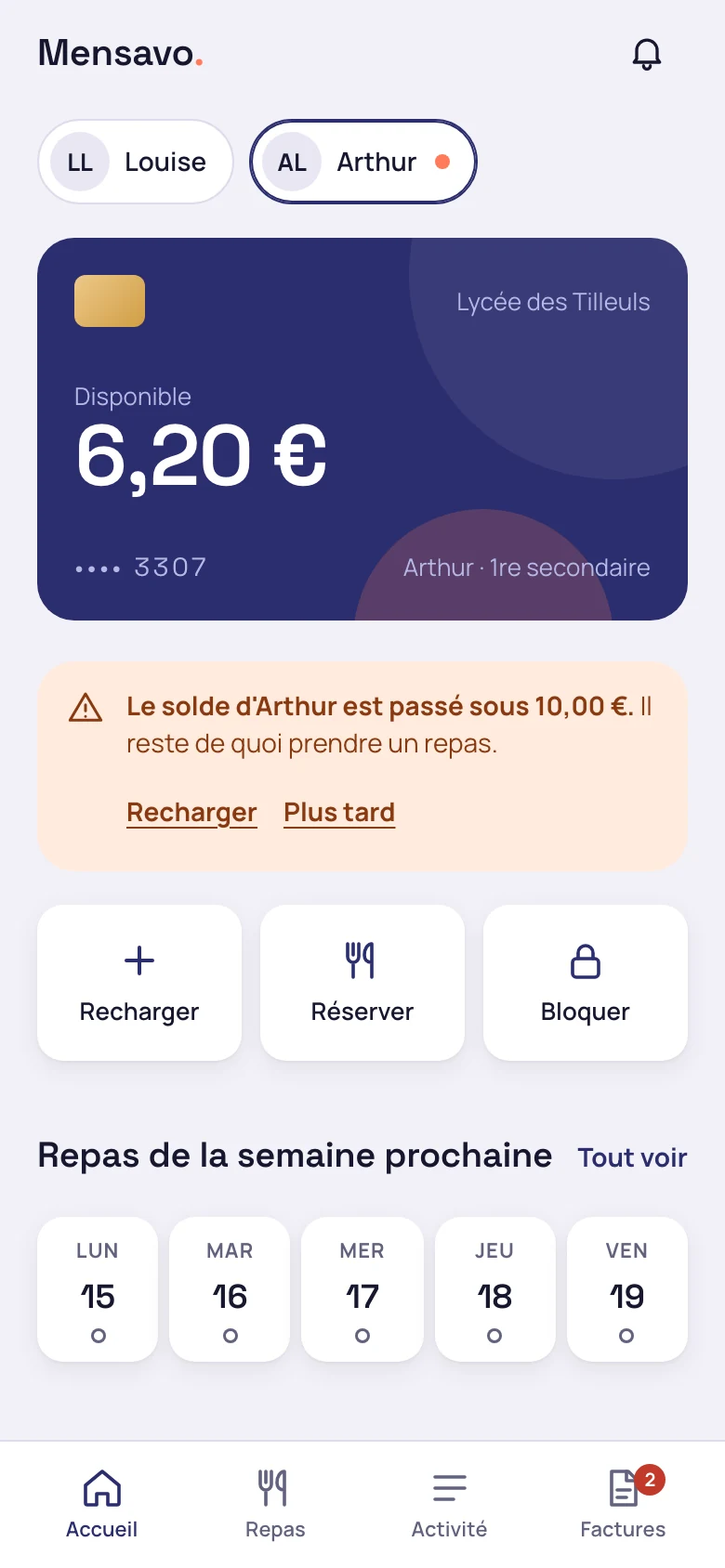Alerte affichée aux parents sur le portail Mensavo lorsque le portefeuille de l'élève passe sous le seuil défini, avec un accès direct au rechargement.